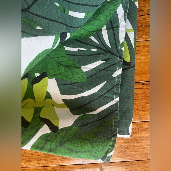 Finlayson Tablecloth with Tropical Leaf Design Green White - Picture 8 of 9